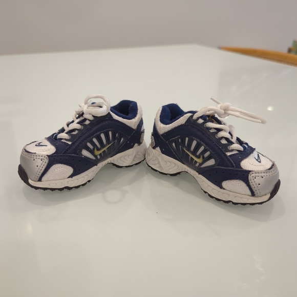 Nike size 3 - Picture 4 of 9